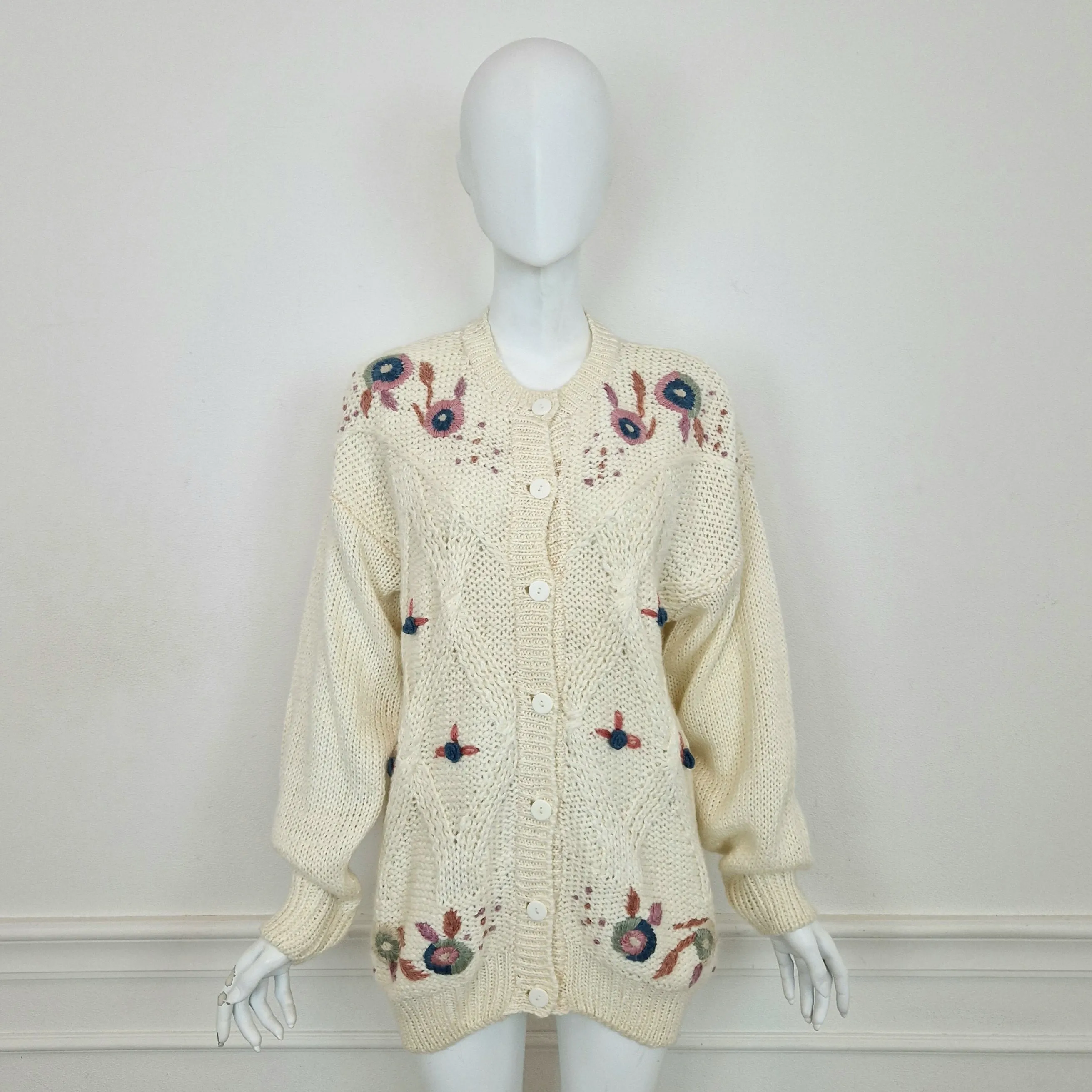 Maglione vintage con fiori pastello