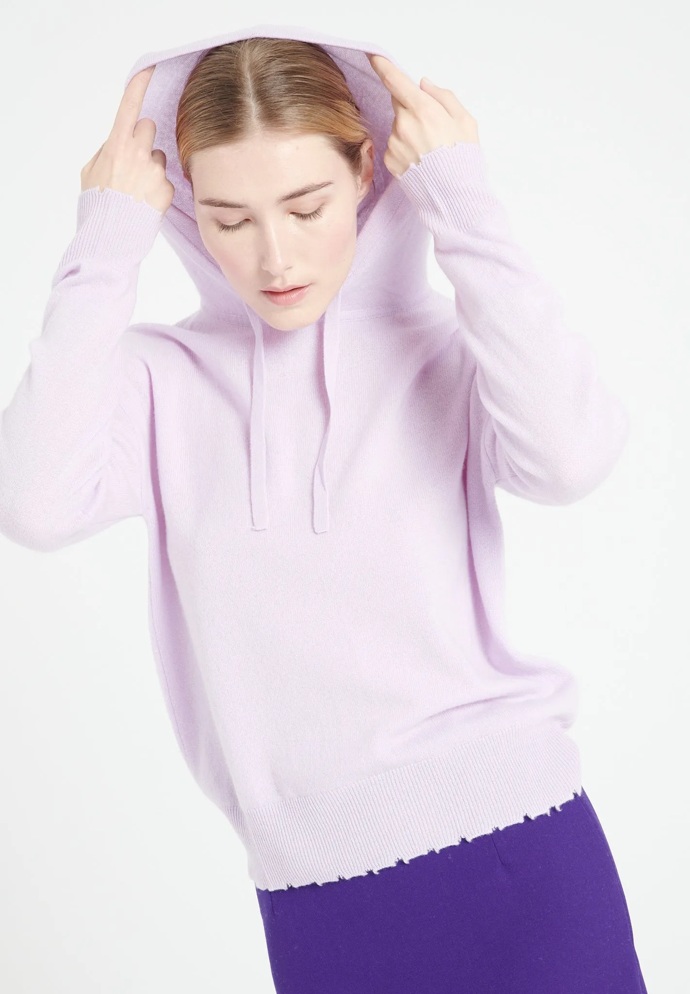 MIA 16 Sweat à capuche en cachemire avec finitions ciselées lilas