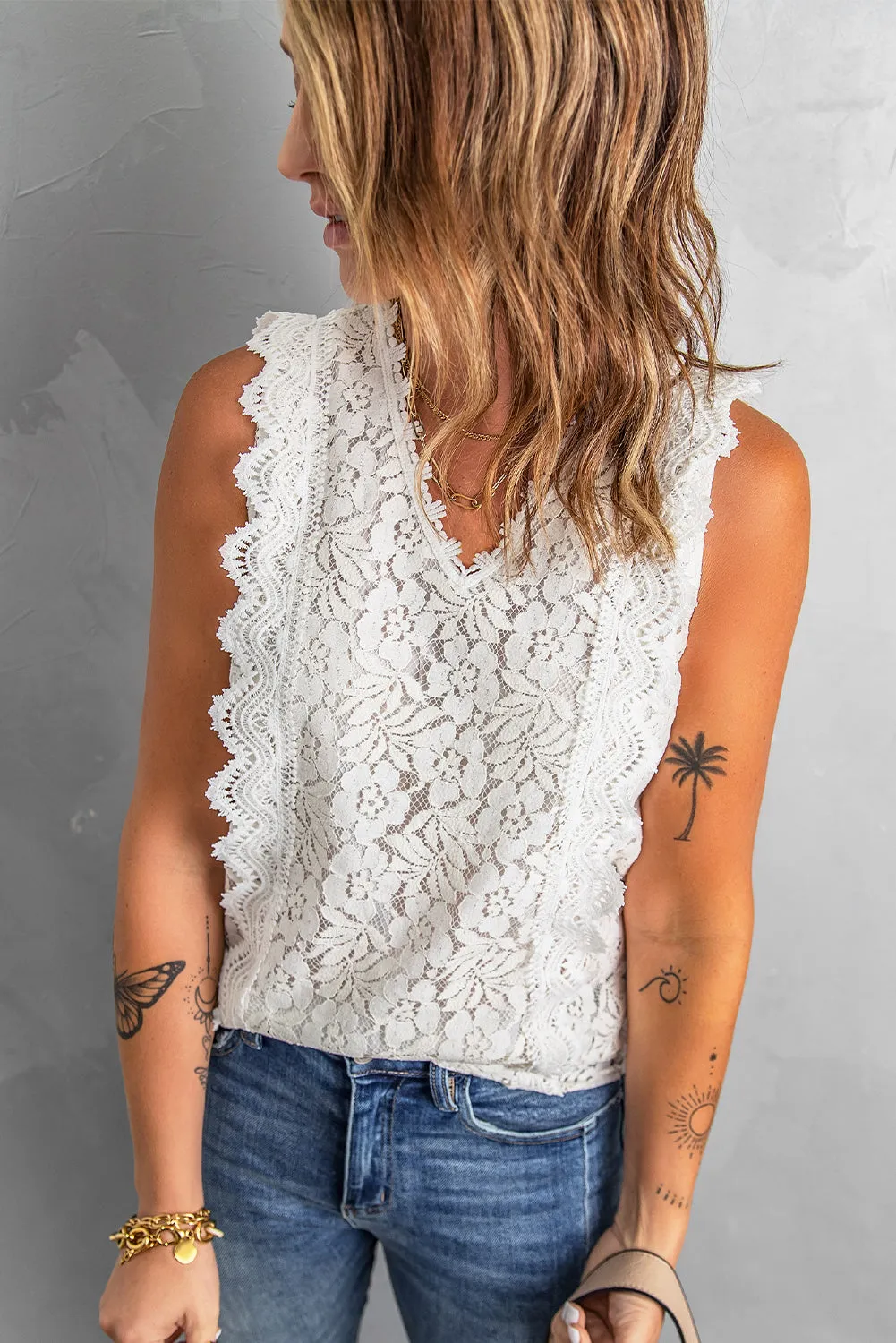 White V Neck Sleeveless Lace Top for Summer – Because You Deserve That Perfect Summer Vibe 🌞💖